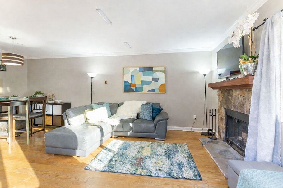 307 3275 Mountain Highway North Vancouver, BC - 3