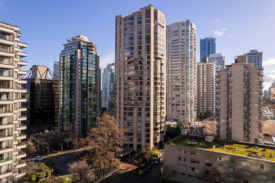 402 738 Broughton Street Vancouver, BC - 1
