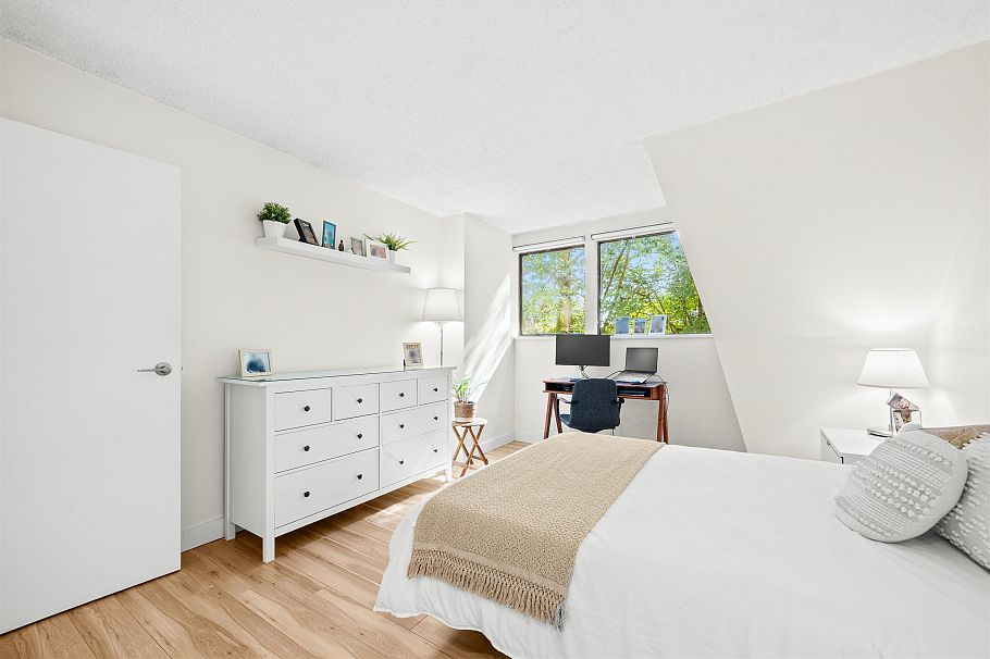 3192 Mountain Highway North Vancouver, BC - 18