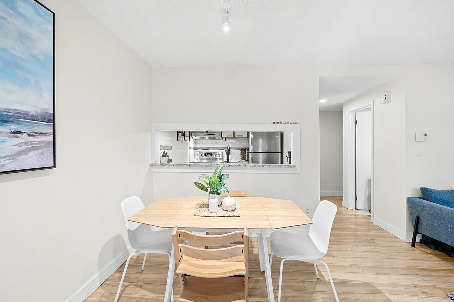 3192 Mountain Highway North Vancouver, BC - 12