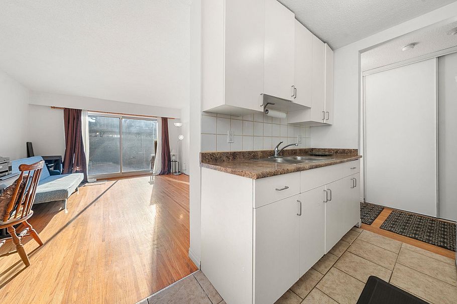 3 135 W 21st Street North Vancouver, BC - 16