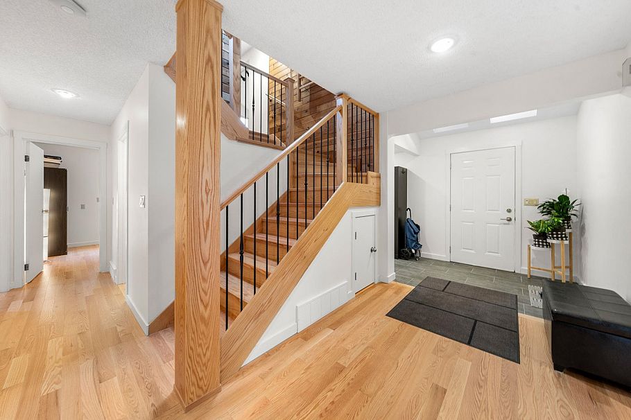 667 Fairway Drive North Vancouver, BC - 2