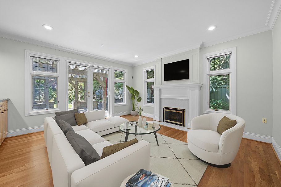 1323 The Crescent Vancouver, BC - 1