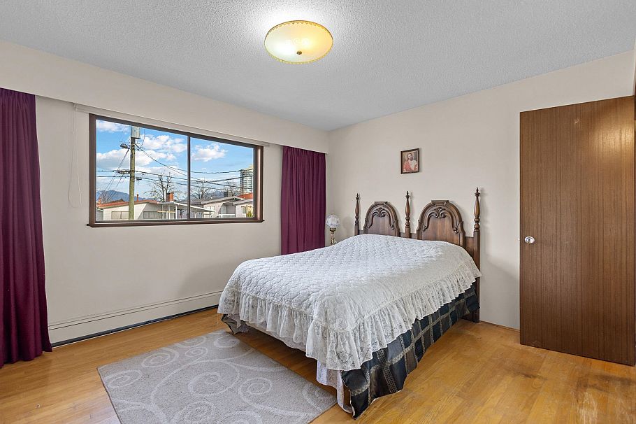 2225 E 35th Avenue Vancouver, BC - 15