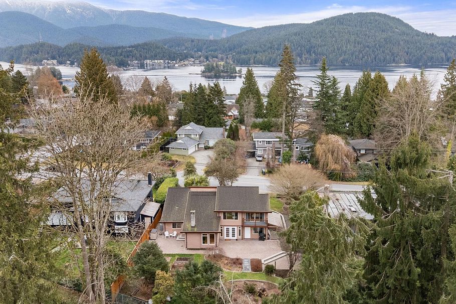 667 Fairway Drive North Vancouver, BC - 34