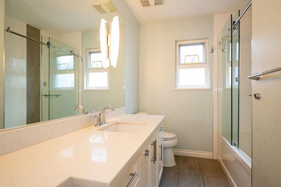 2654 Oxford Street Vancouver, BC - 31