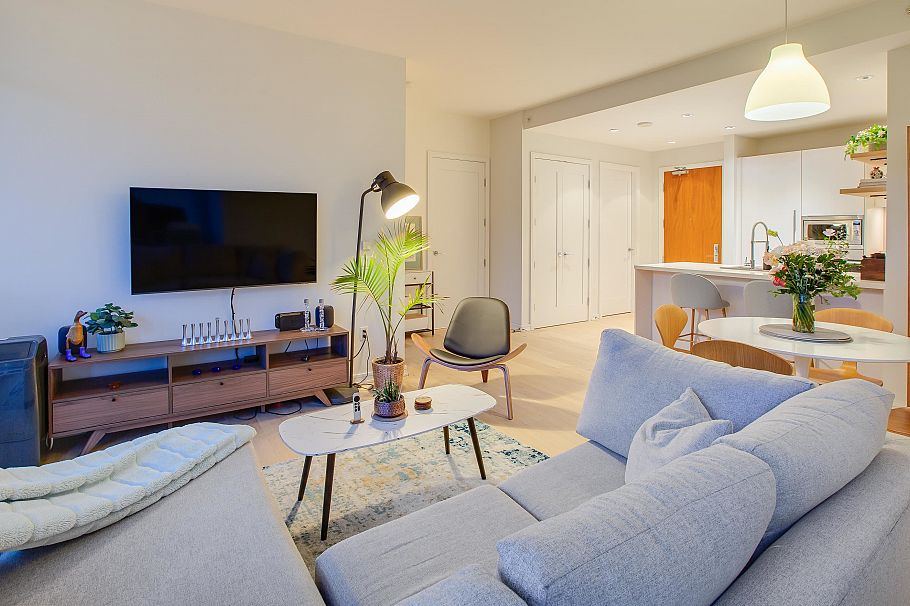 501 1616 Columbia Street Vancouver, BC - 4