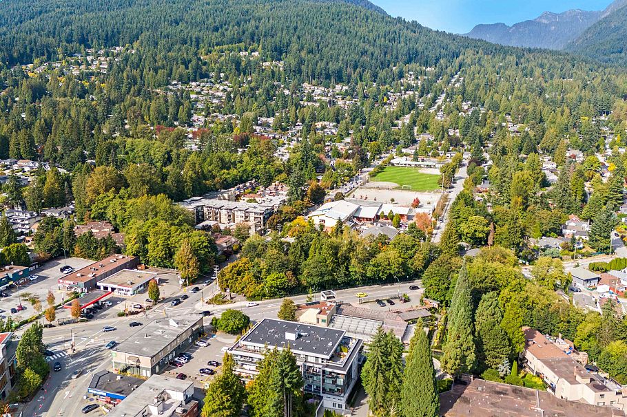3192 Mountain Highway North Vancouver, BC - 33