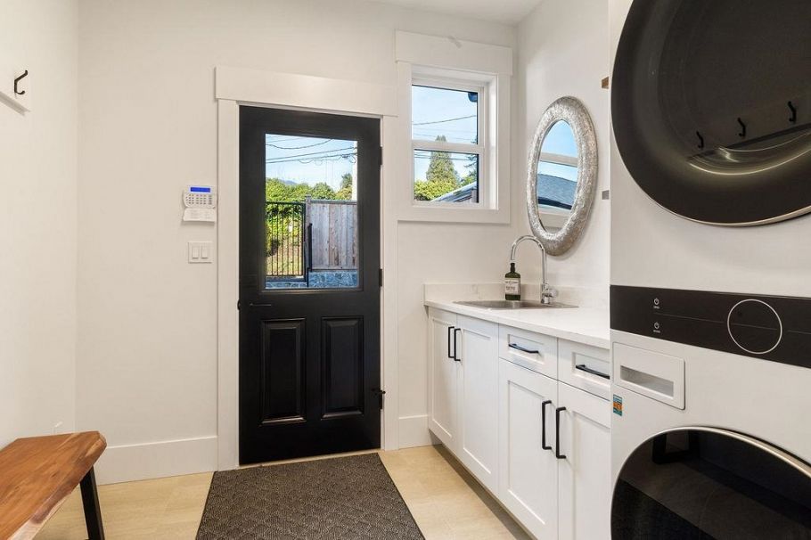 338 W 24th Street North Vancouver, BC - 15