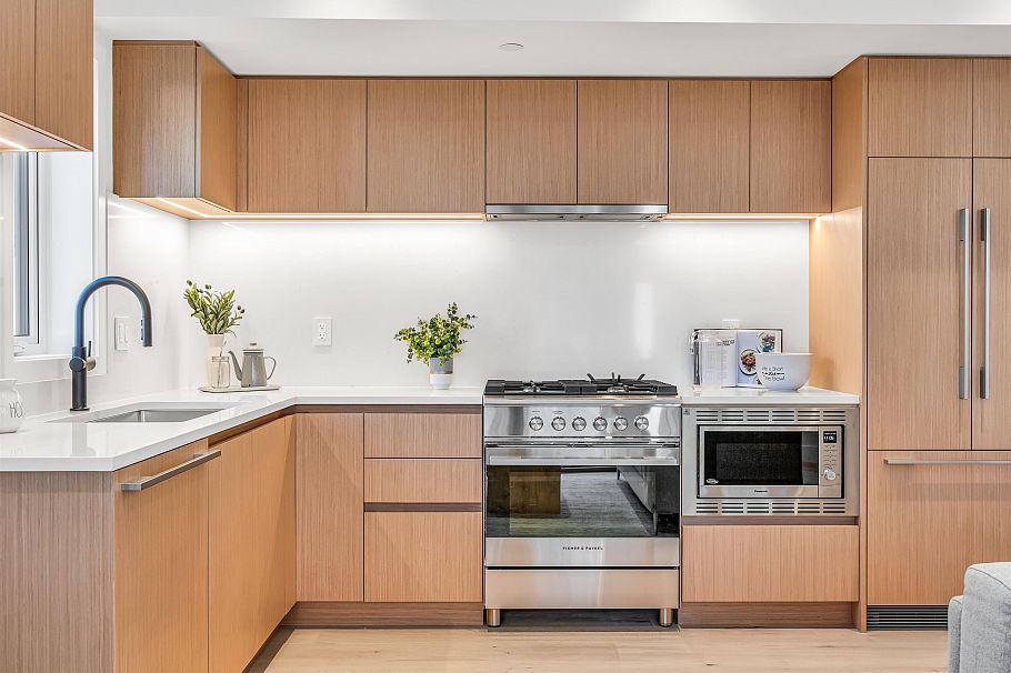 1008 W 52nd Avenue Vancouver, BC - 3