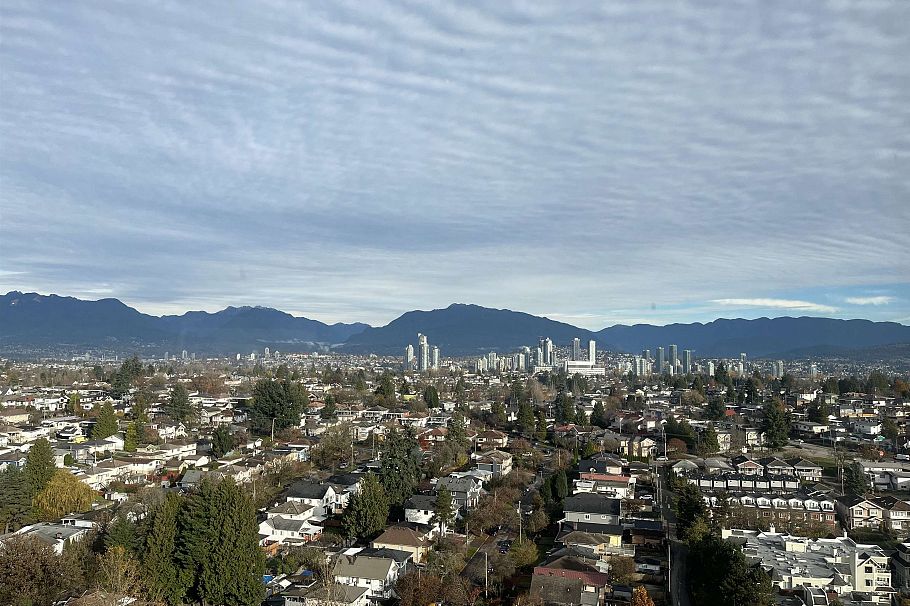 2409 3663 Crowley Drive Vancouver, BC - 1