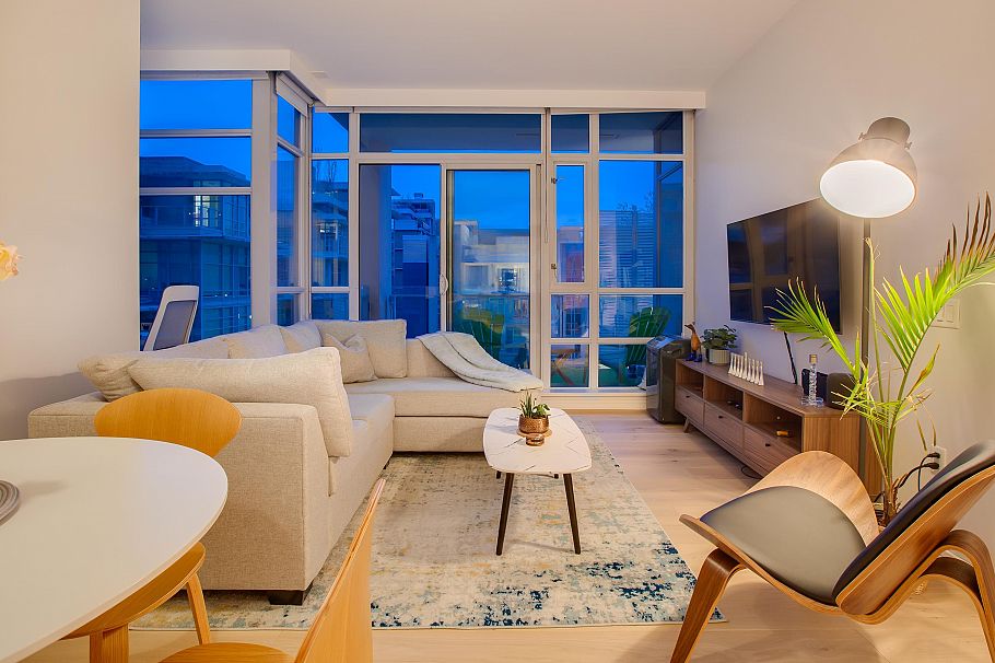 501 1616 Columbia Street Vancouver, BC - 2