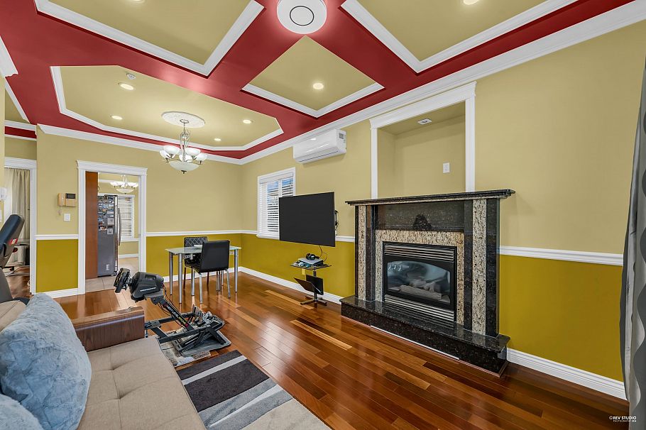 2160 E 54th Avenue Vancouver, BC - 3