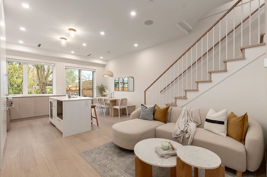 1 7 E 23rd Avenue Vancouver, BC - 2