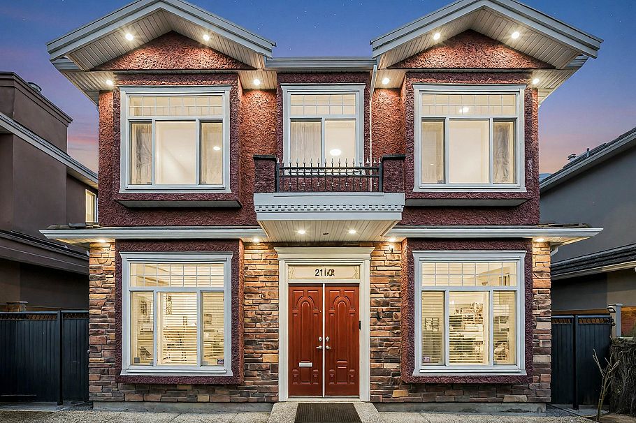 2160 E 54th Avenue Vancouver, BC - 1