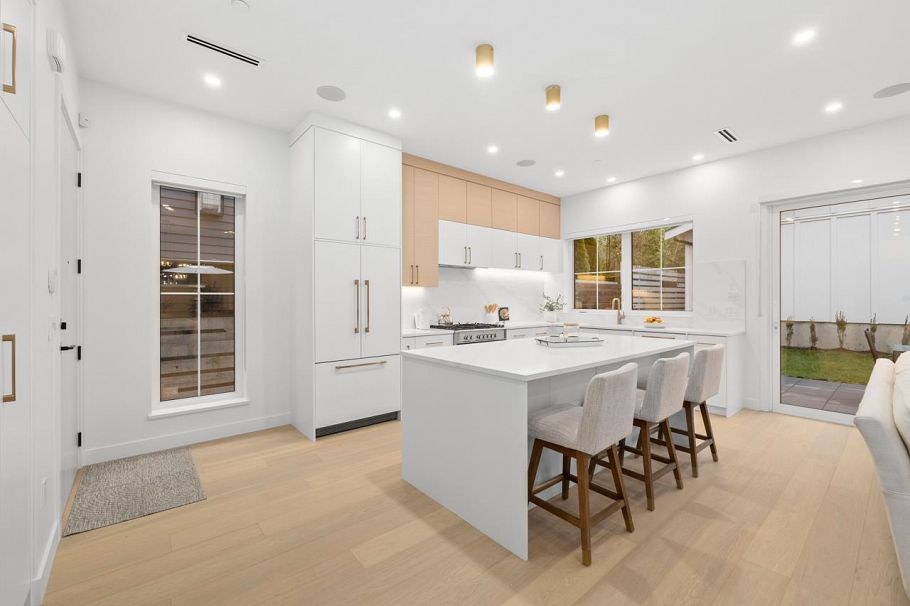 2 810 E 22nd Avenue Vancouver, BC - 11