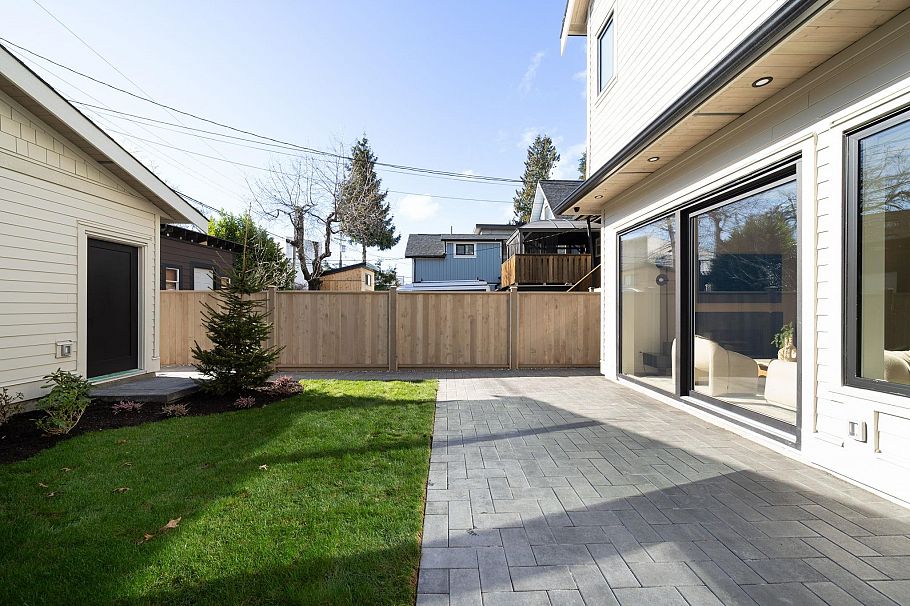 2 864 E 16th Avenue Vancouver, BC - 28