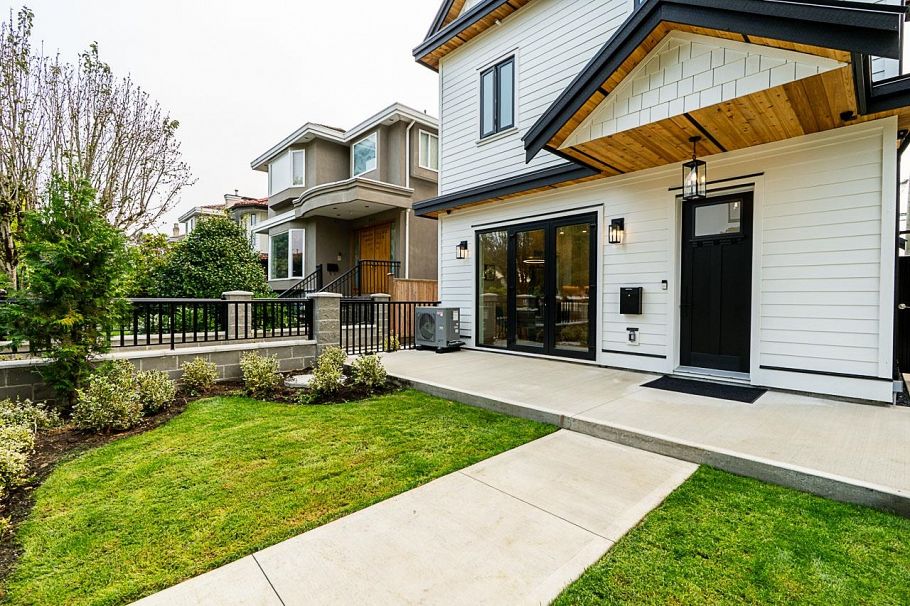 1 2248 E 48th Avenue Vancouver, BC - 2