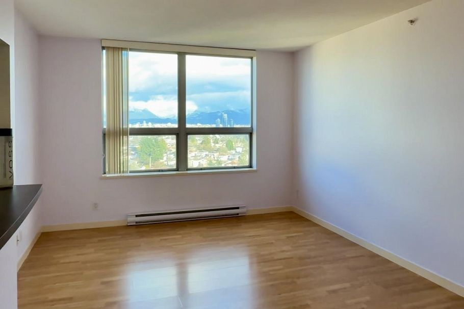 2409 3663 Crowley Drive Vancouver, BC - 2