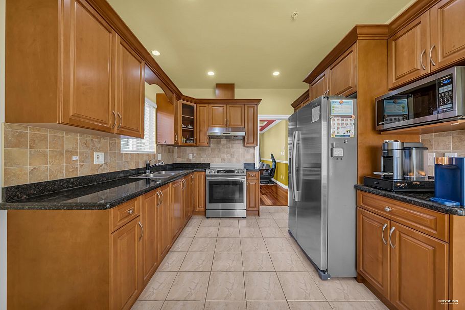 2160 E 54th Avenue Vancouver, BC - 9