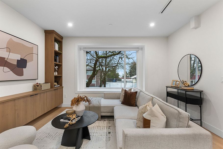 2 435 E 47th Avenue Vancouver, BC - 3