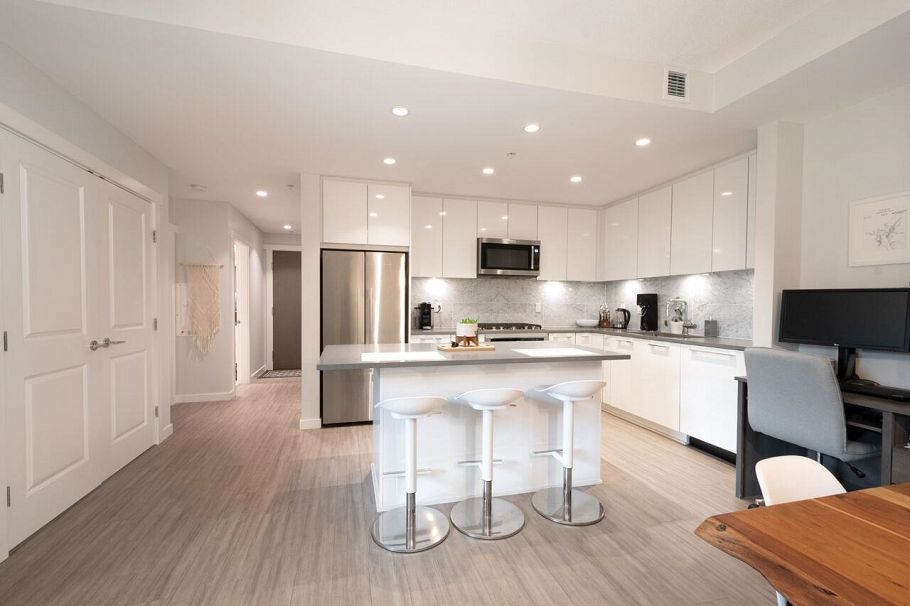 214 2651 Library Lane North Vancouver, BC - 19