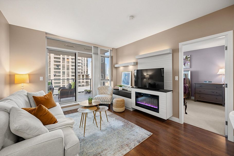 2006 2077 Rosser Avenue Burnaby, BC - 1