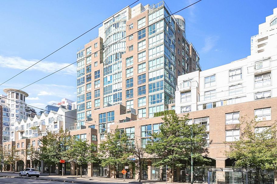 504 1159 Main Street Vancouver, BC - 1