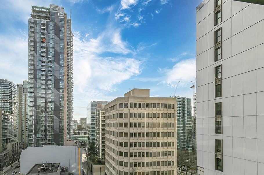 907 1177 Hornby Street Vancouver, BC - 23