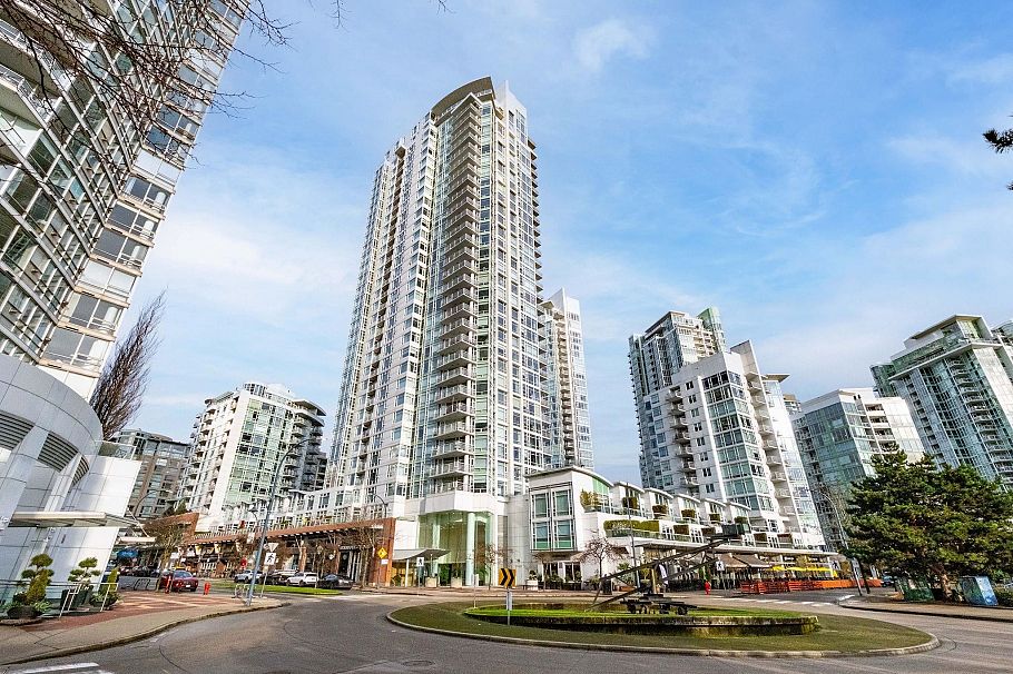 2106 1199 Marinaside Crescent Vancouver, BC - 1