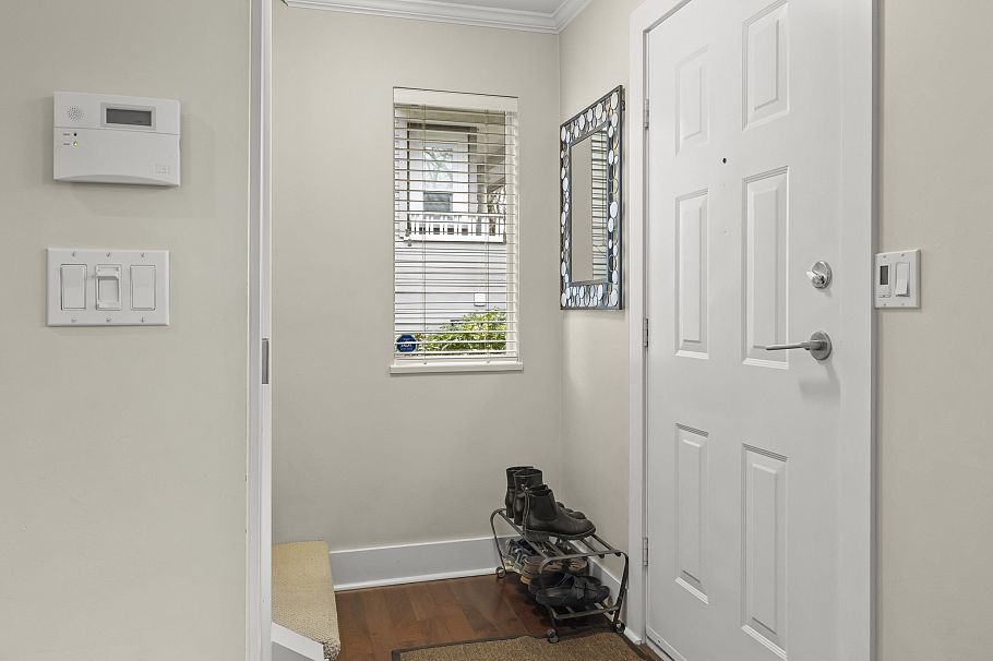 181 W 13th Avenue Vancouver, BC - 5