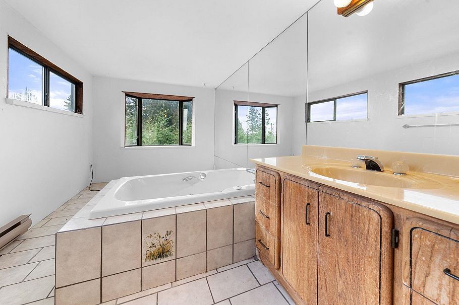 3041 St. Marys Avenue North Vancouver, BC - 24