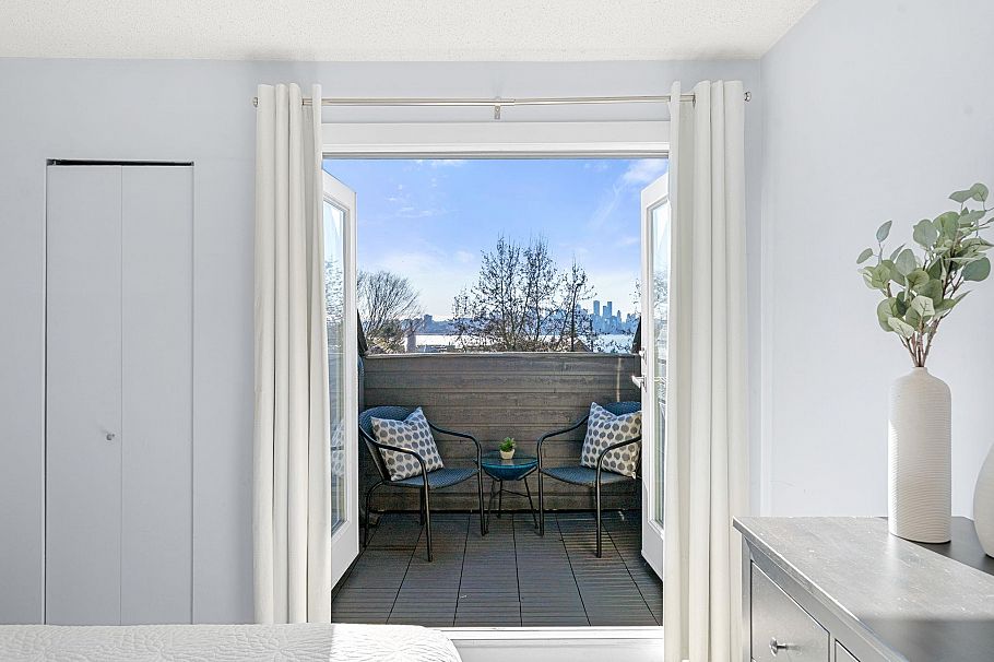 256 W 5th Street North Vancouver, BC - 23