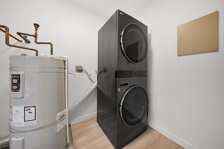 16 838 Tobruck Avenue North Vancouver, BC - 27