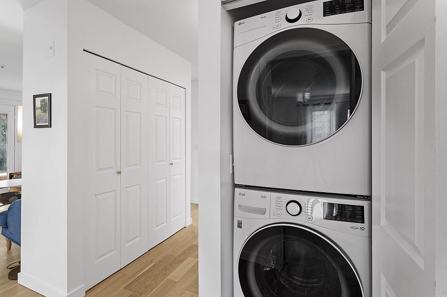 402 4688 W 10th Avenue Vancouver, BC - 29