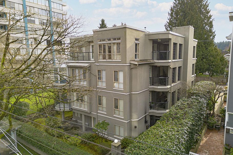 402 4688 W 10th Avenue Vancouver, BC - 2