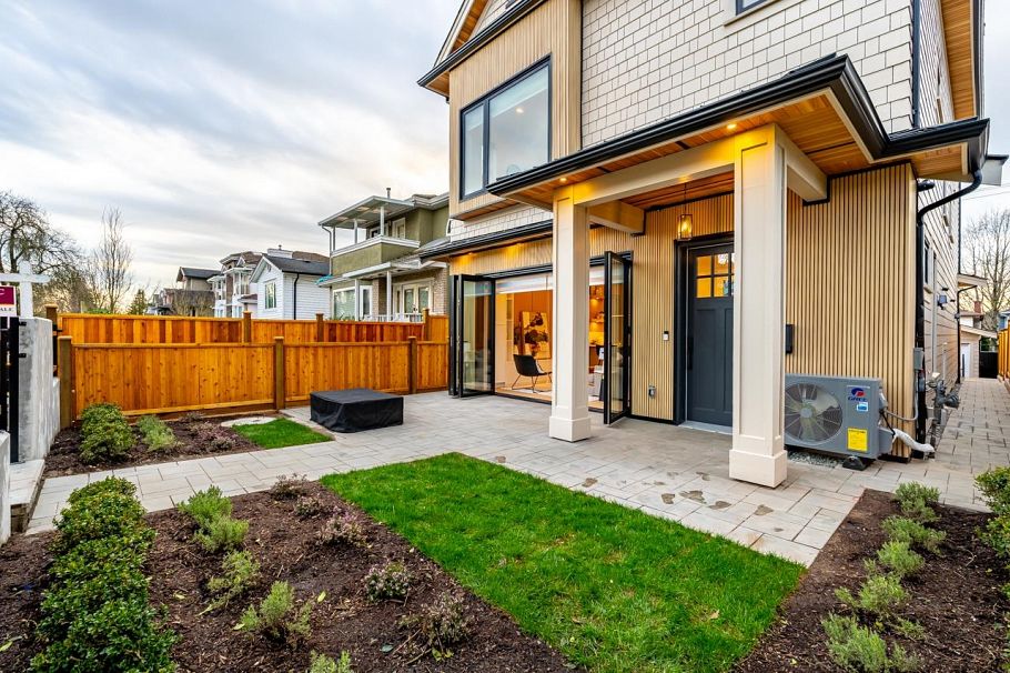 1 5355 Inverness Street Vancouver, BC - 2