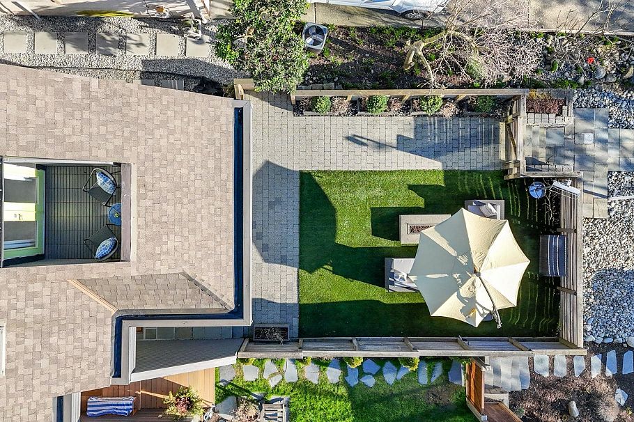 256 W 5th Street North Vancouver, BC - 33