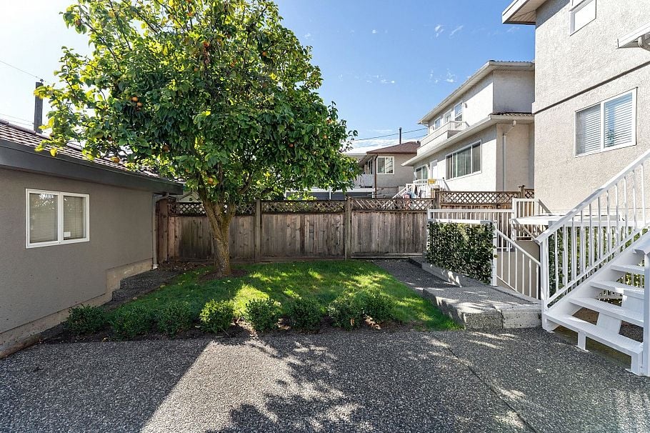 2168 E 8th Avenue Vancouver, BC - 35