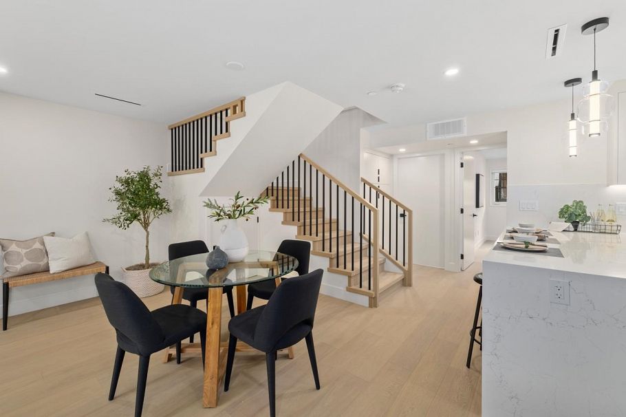 2438 W 49 Avenue Vancouver, BC - 9