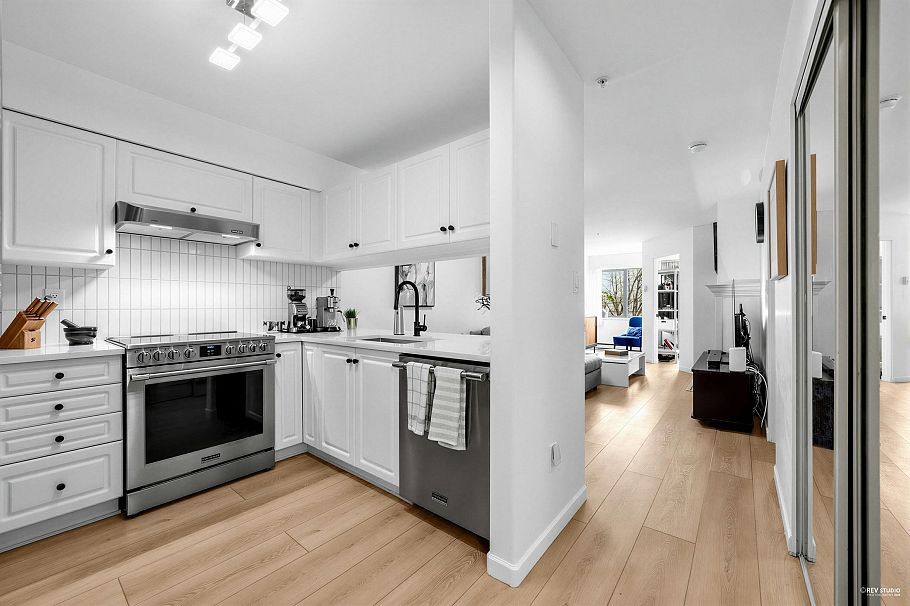 107 189 E 16th Avenue Vancouver, BC - 4