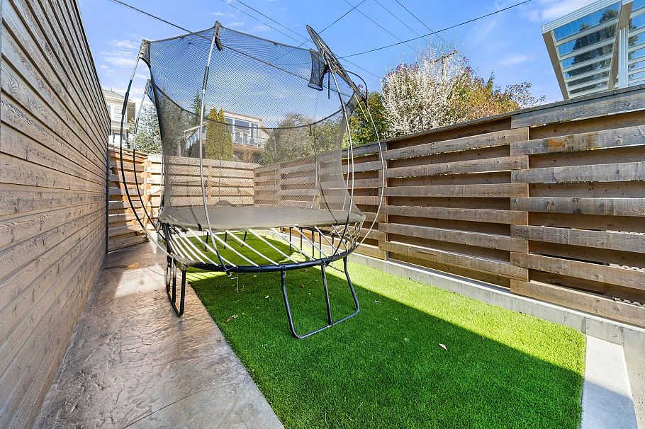 256 W 5th Street North Vancouver, BC - 18