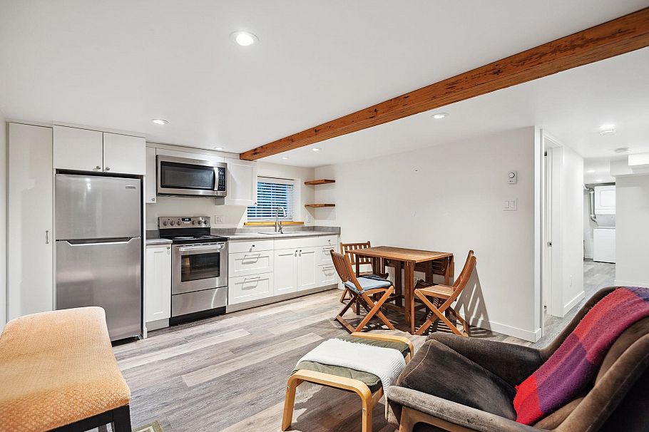 346 E 5th Street North Vancouver, BC - 35