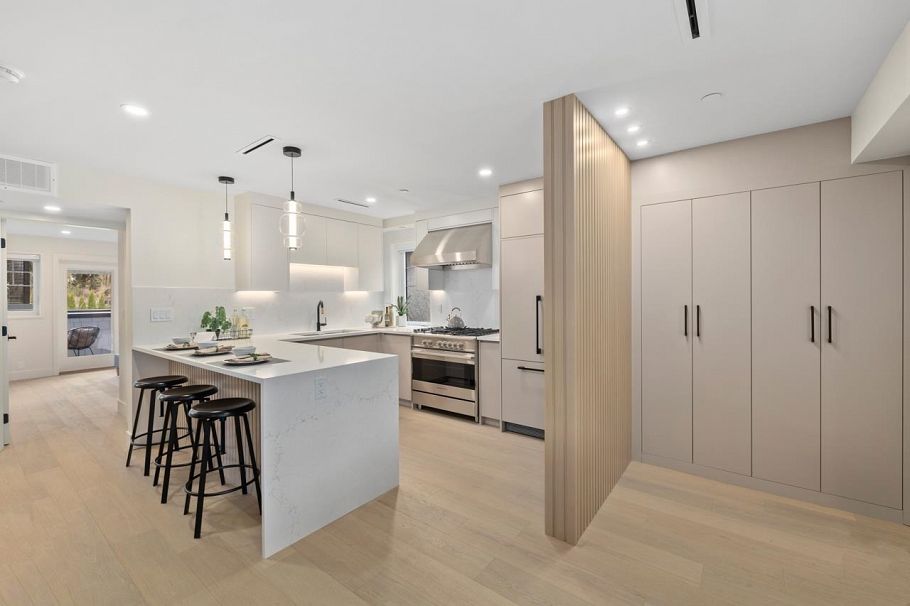 2438 W 49 Avenue Vancouver, BC - 11