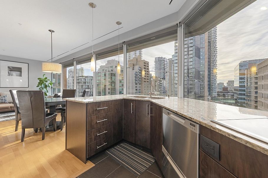 907 1177 Hornby Street Vancouver, BC - 11