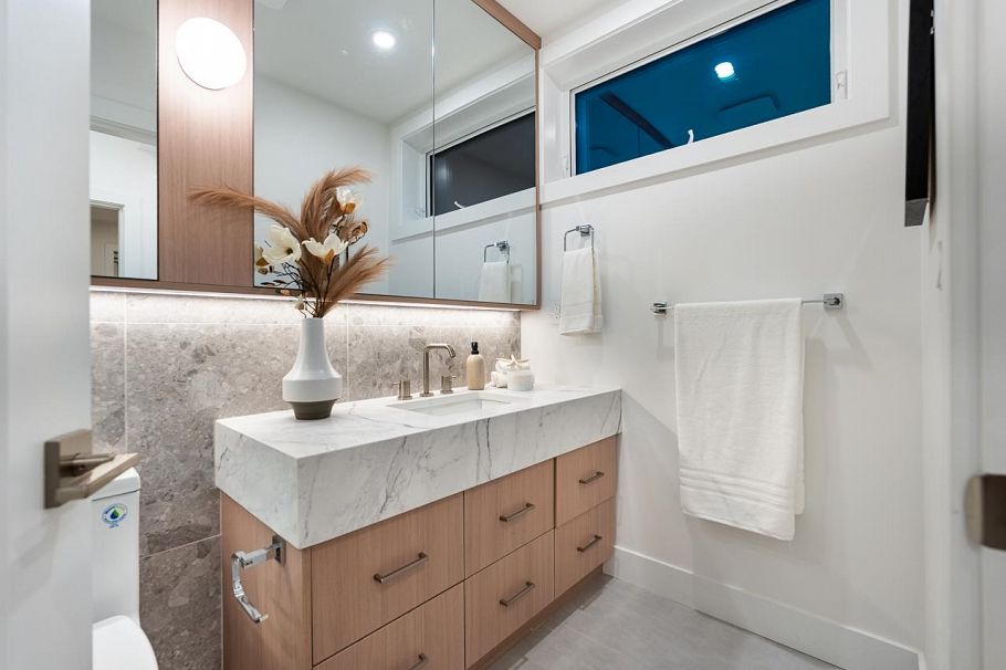 1 5355 Inverness Street Vancouver, BC - 14