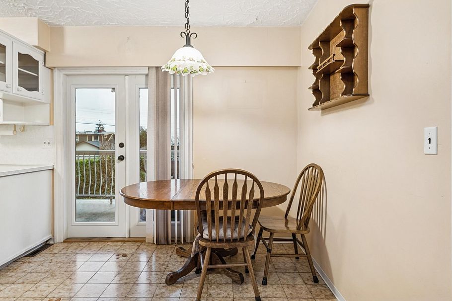 419 E 17th Street North Vancouver, BC - 7