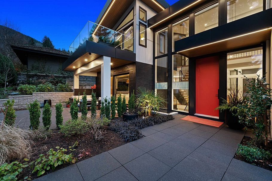 4528 Skyline Drive North Vancouver, BC - 2