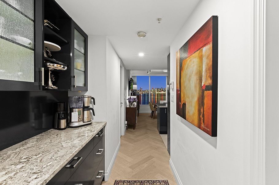 602 133 E Esplanade North Vancouver, BC - 24