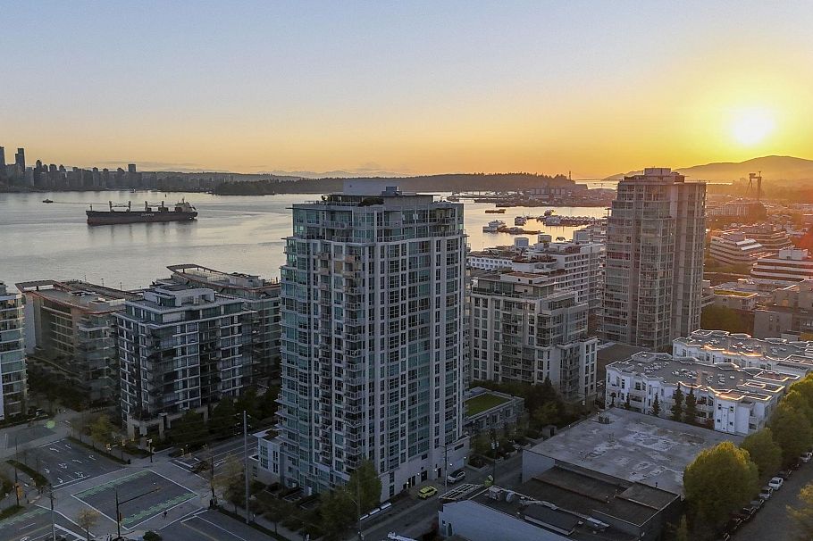 2102 188 E Esplanade Street North Vancouver, BC - 5